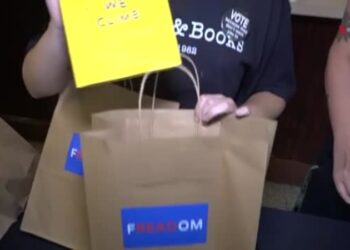 ¿Por qué han vetado libros de Isabel Allende y García Márquez en algunas escuelas de Florida?