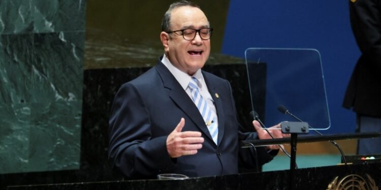 Giammattei rechaza «acciones intimidatorias», tras restricciones de EEUU a guatemaltecos