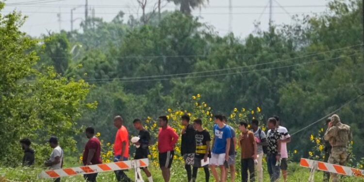 En el Día Internacional del Migrante, Texas promulgó leyes que empiezan a tener efecto inmediato.