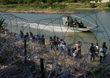 México emprenderá acciones contra la ley de Texas que criminaliza la inmigración