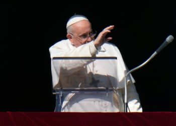 Papa: sacerdotes pueden bendecir uniones entre personas del mismo sexo