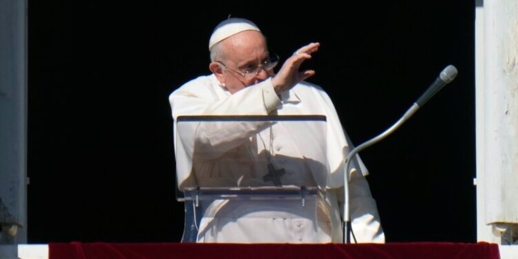 Papa: sacerdotes pueden bendecir uniones entre personas del mismo sexo