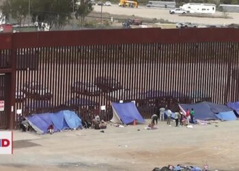 Migrantes reclaman más citas en Tijuana a través de CBP One
