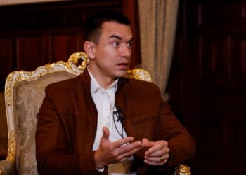 Ecuador eleva salario básico mensual a 460 dólares para el 2024