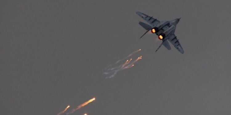 Polonia reporta que objeto desconocido ingresó a su espacio aéreo desde Ucrania