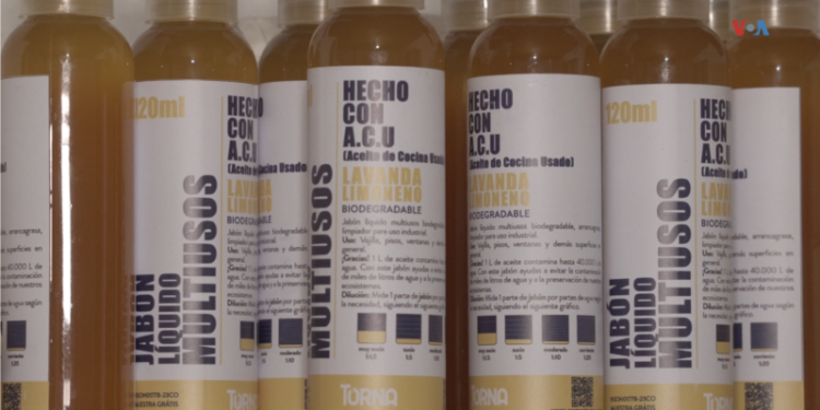 Aceite usado convertido en jabones, una nueva solución para salvar el agua