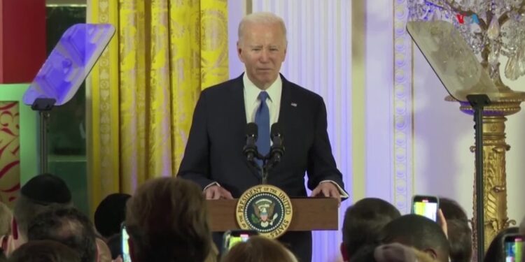 Negociaciones en la cuerda floja: la Casa Blanca presiona por Ucrania mientras los republicanos se aferran a la frontera