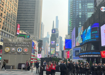 Nueva York se prepara para recibir a miles de personas en Times Square para la tradicional celebración de fin de año.