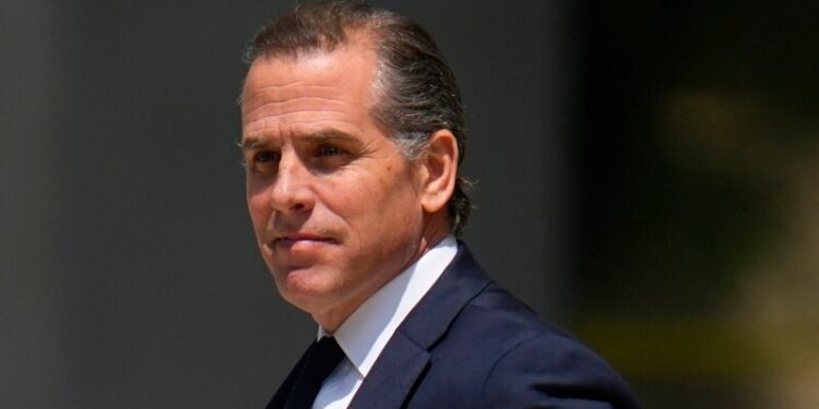 Hunter Biden fue acusado formalmente de nueve cargos fiscales el jueves en California.