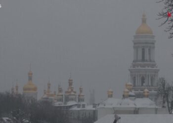 Hungría bloquea ayuda a Ucrania mientras UE inicia negociaciones de ingreso