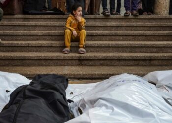 Biden lucha por contener la guerra entre Israel y Hamás mientras el conflicto se extiende en múltiples frentes