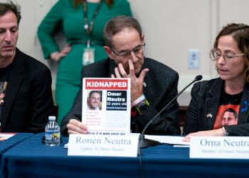 Familias de rehenes de Hamás instan a legisladores estadounidenses a continuar negociaciones