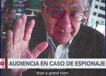 Fiscalía necesitará demostrar supuesto espionaje en caso de exembajador estadounidense