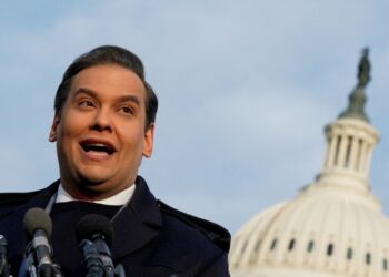 La Cámara de representantes de EEUU, expulsa al legislador republicano George santos.