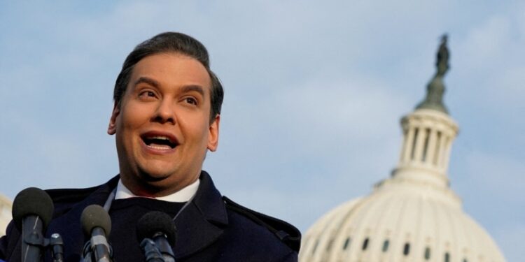 La Cámara de representantes de EEUU, expulsa al legislador republicano George santos.