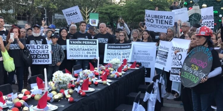 “No más sillas vacías”: familiares y activistas piden una navidad sin presos políticos en Venezuela