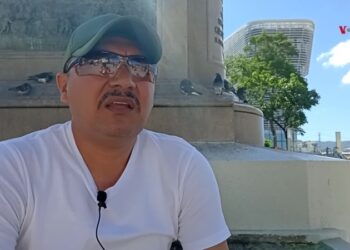 Víctor Flores, ciudadano de El Salvador, habla sobre la reelección de Nayib Bukele