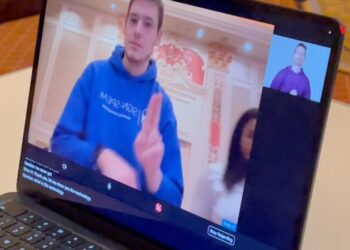 Una aplicación utiliza inteligencia artificial  para que los sordos puedan mantener una conversación fluida