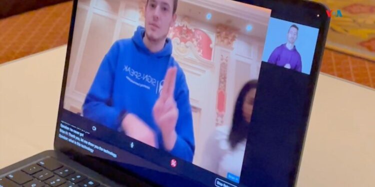 Una aplicación utiliza inteligencia artificial  para que los sordos puedan mantener una conversación fluida