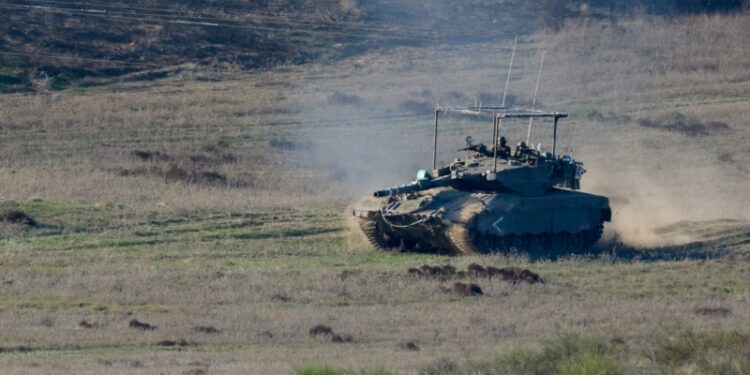 La ofensiva terrestre israelí avanza hacia el sur del enclave palestino en Gaza