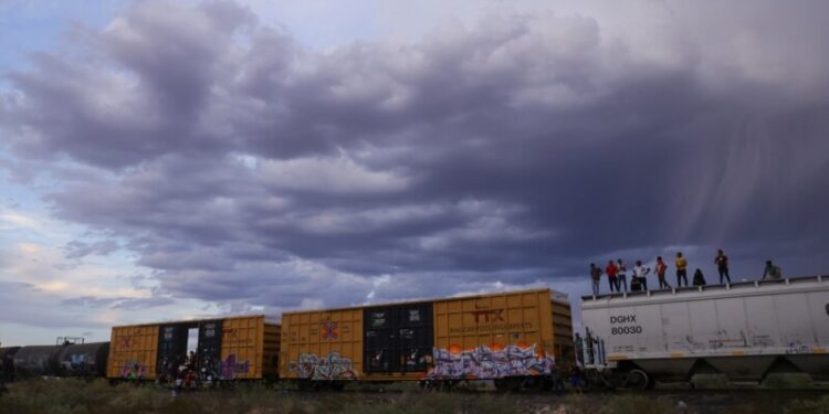 Estados Unidos cierra dos puentes ferroviarios hacia México en medio de aumento de inmigrantes