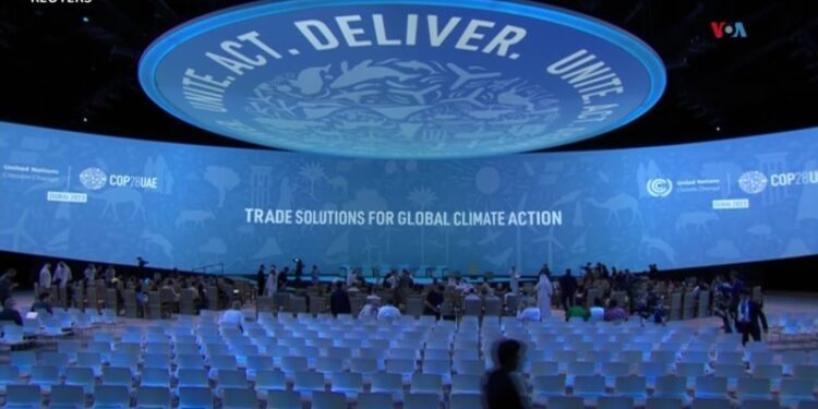 Polémica sobre eliminación de combustibles fósiles rodea la cumbre COP28