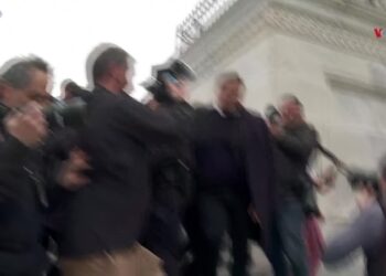 EEUU: Cámara de Representantes expulsa a George Santos en votación histórica