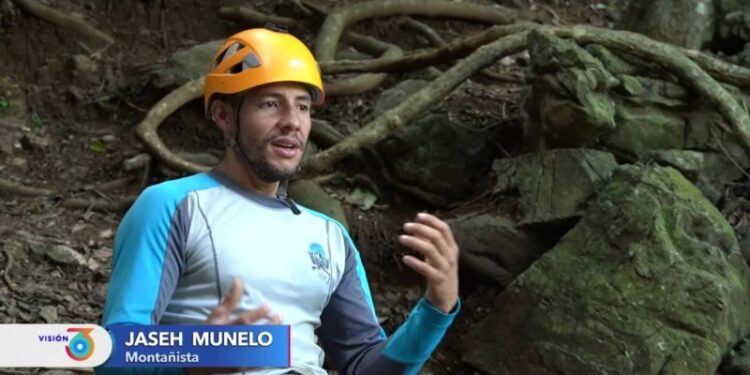 La proeza de un montañista amputado que conquista cumbres en Perú