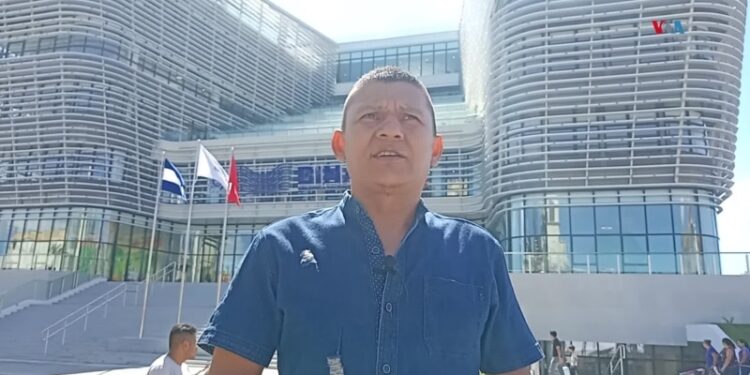 Ángel Aristides, ciudadano de El Salvador, habla sobre la posible reelección del presidente Bukele