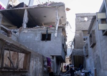 Altos funcionarios de administración Biden instan a Israel a proteger civiles en una Gaza bajo intensos ataques