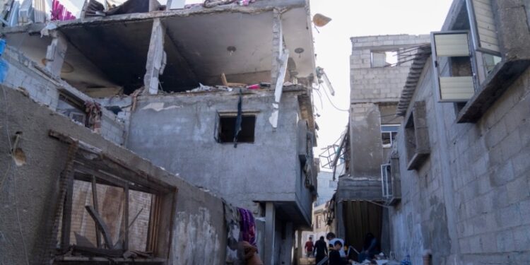 Altos funcionarios de administración Biden instan a Israel a proteger civiles en una Gaza bajo intensos ataques