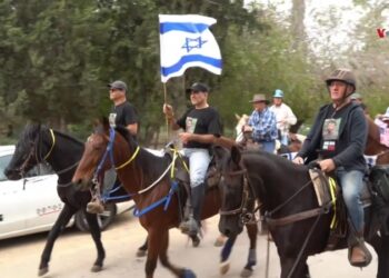 Una cabalgata pide la liberación de un joven israelí rehén de Hamás