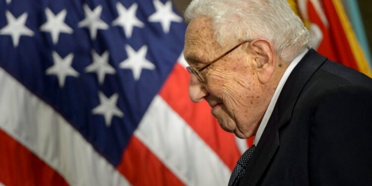 Henry Kissinger, el estratega anticomunista que arrojó “luces y sombras” sobre América Latina y el mundo