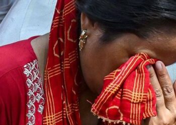 La humillante tradición india de hacer desfilar a mujeres desnudas como un severo castigo