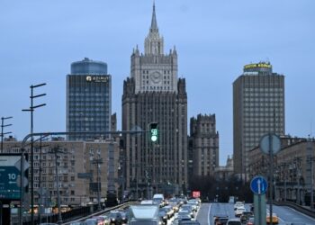 Tribunal ruso extiende por dos meses la detención de una periodista ruso-estadounidense