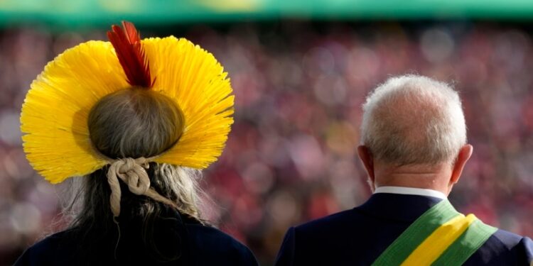 Congreso brasileño anula veto de Lula que protegía tierras indígenas