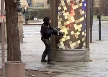 Estudiante mata a 14 personas y hiere a decenas en la capital checa