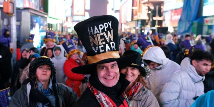 La ciudad de Nueva York se prepara para recibir el año nuevo entre celebraciones y protestas