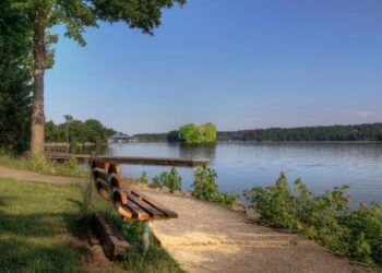 El abusador de niños más buscado por el FBI fue hallado envuelto en cadenas en el fondo de un lago de Kentucky