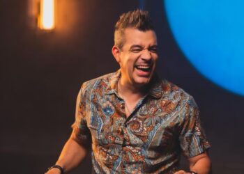 Rafael “El Pollo” Brito: estrena nuevo tema… ¡y se lanza al agua!