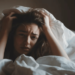 Dolor de cabeza al despertar: qué lo puede causar y cómo evitarlo