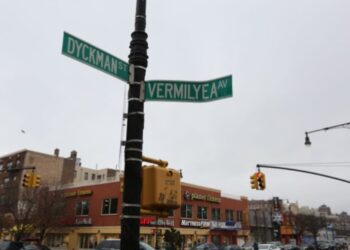 Murió al estrellar su Lamborghini que estalló en llamas e interrumpió servicio del metro en Nueva York