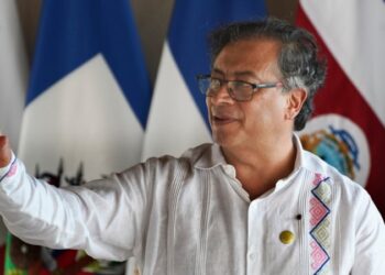 La oposición en Colombia acusa a la Administración Petro de estimular la compraventa de drogas para uso individual