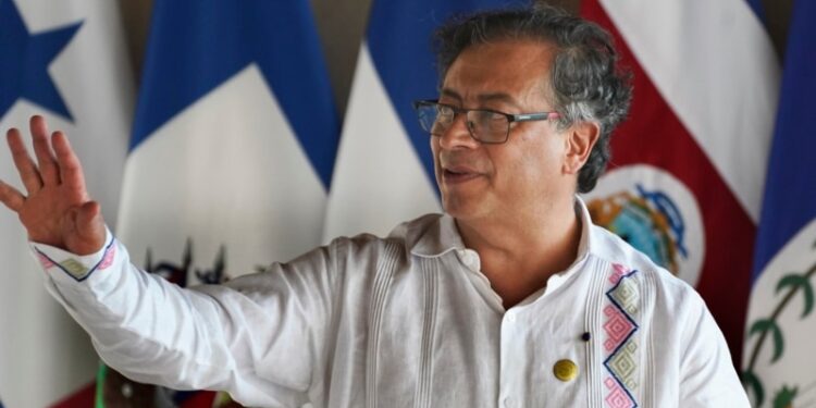 La oposición en Colombia acusa a la Administración Petro de estimular la compraventa de drogas para uso individual