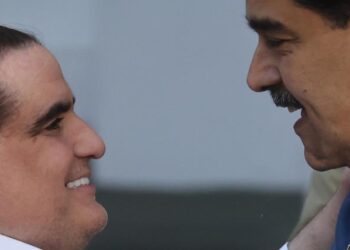 “Pensé que me ibas a olvidar”, así fue el telenovelesco abrazo entre Nicolás Maduro y Alex Saab