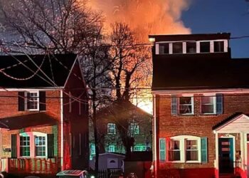 EN VIDEO: La impactante explosión de una casa en Virginia mientras la policía ejecutaba una orden de registro