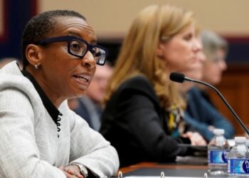 Rectora de Harvard seguirá en el cargo pese a controversia por testimonio sobre antisemitismo