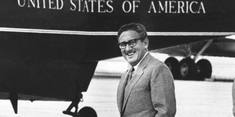 Cien documentales sobre Kissinger