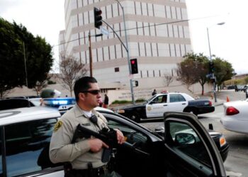 Policía de Los Ángeles busca a presunto asesino en serie que mató a tres vagabundos