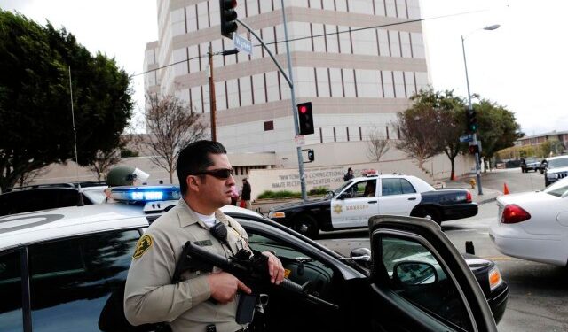 Policía de Los Ángeles busca a presunto asesino en serie que mató a tres vagabundos